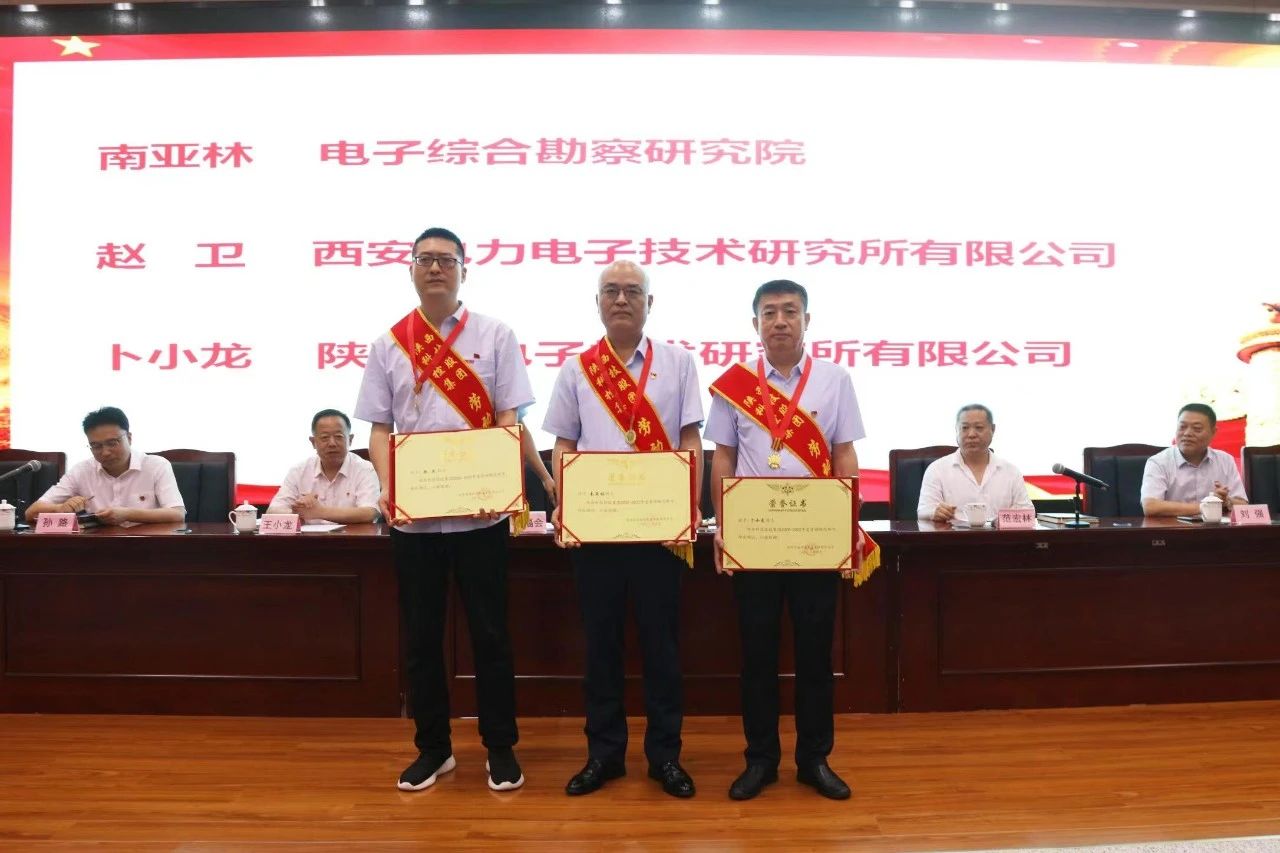 熱烈祝賀我公司卜小龍同志 榮獲集團(tuán)公司&ldquo;勞動(dòng)模范&rdquo;稱(chēng)號(hào)